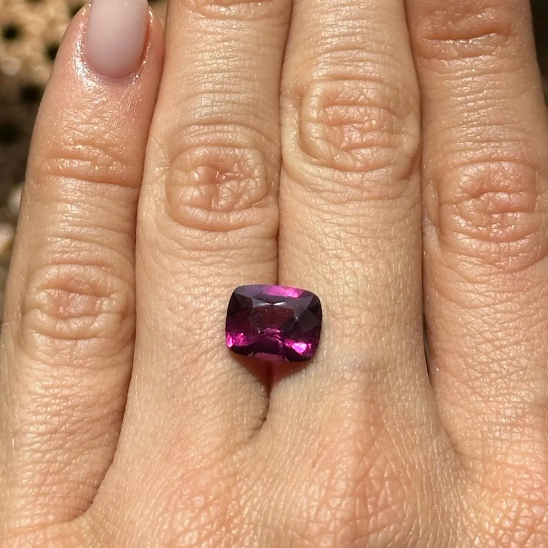 BESPOKE 3.42CT PINKISH-PURPLE RHODOLITE GARNET